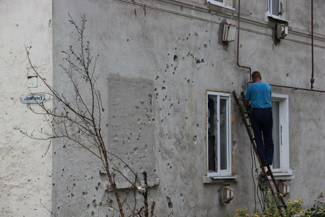 Война в Красногоровке не пощадила ни живых, ни мертвых: опубликованы фото разрушенного городка