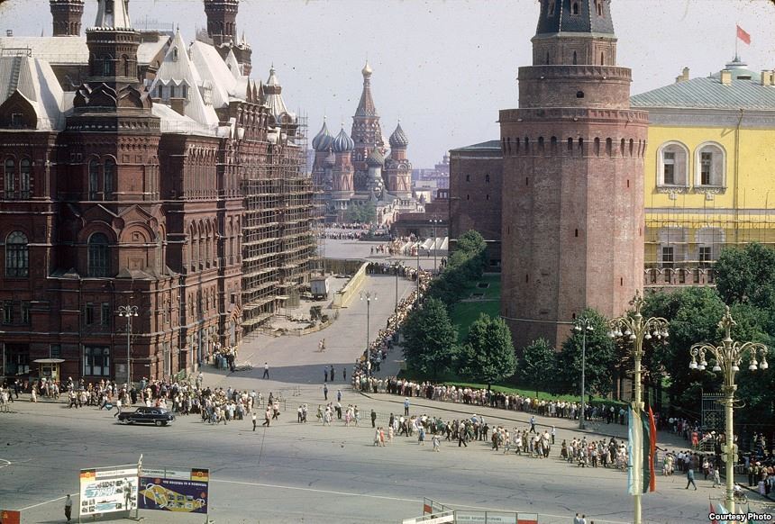 Журналисты обнаружили загадочные фото 1963 года из Киева и Москвы