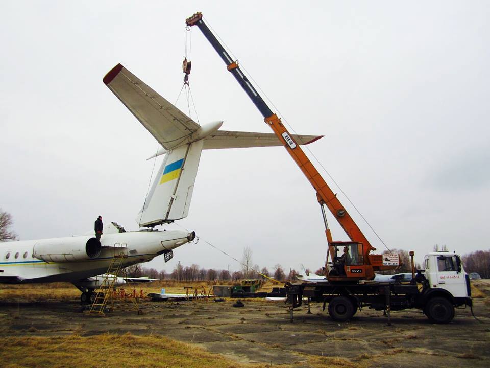 По улицам Киева провезут самолет, на котором летали президенты