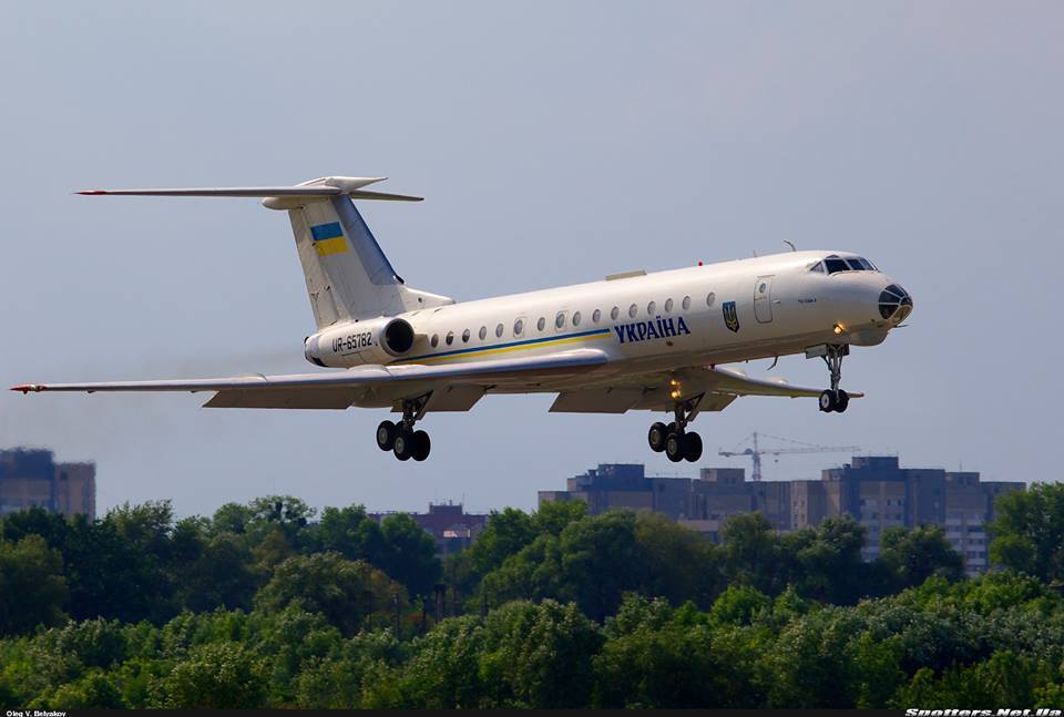 По улицам Киева провезут самолет, на котором летали президенты