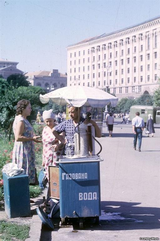 Журналисты обнаружили загадочные фото 1963 года из Киева и Москвы