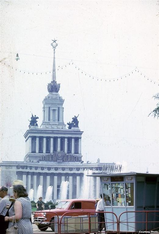 Журналисты обнаружили загадочные фото 1963 года из Киева и Москвы