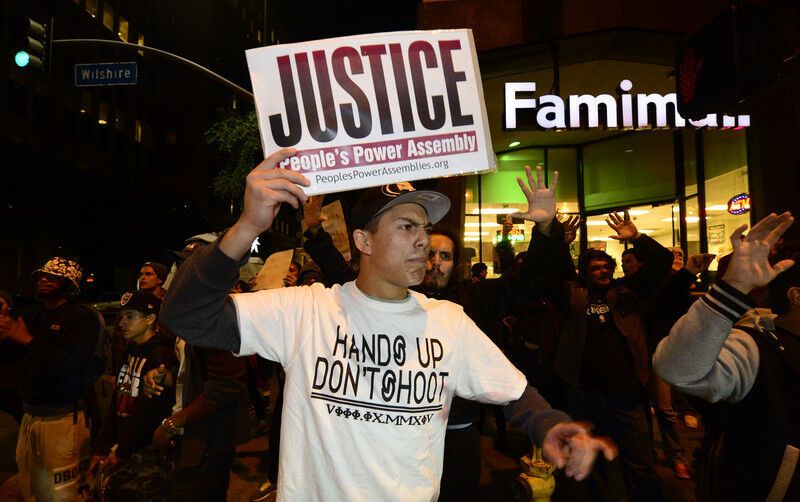 Полиция арестовала более 300 протестующих в Лос-Анджлесе