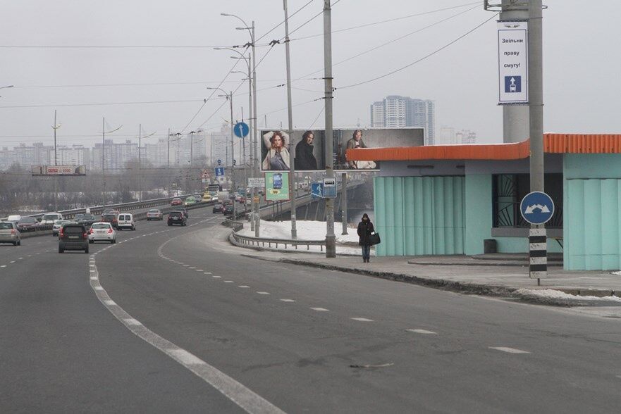 В Киеве водители автомобилей игнорируют новую полосу для троллейбусов
