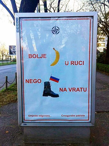 Росія образилася на плакати з "російським чоботом" в Чорногорії