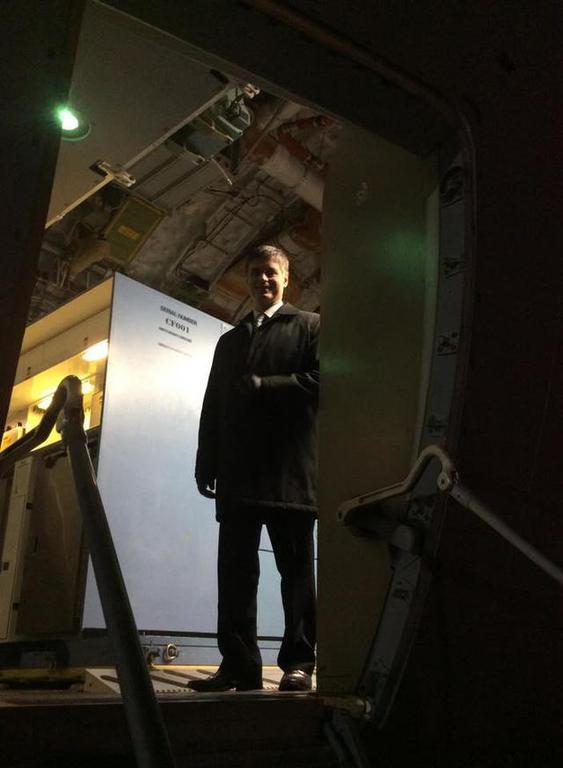 В Украину прибыл первый самолет с военной помощью от Канады: опубликованы фото