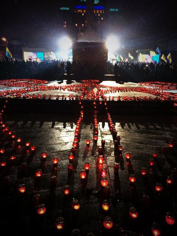 На Майдане прошла "Ночь памяти": видео из центра Киева