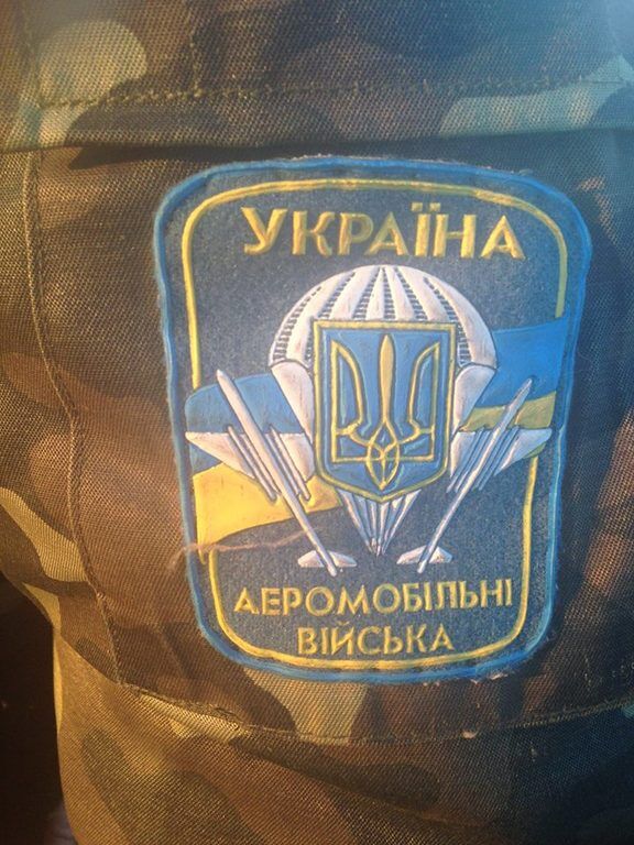 Украинских десантников кормят "сваренными консервами тюльки" - волонтер