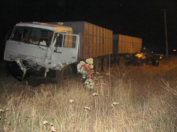 Под Херсоном ночью свадебный кортеж врезался в КАМАЗ