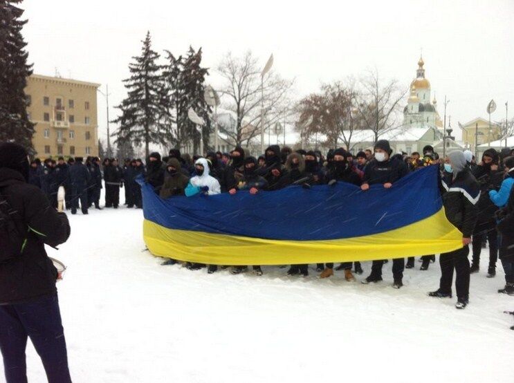 В Харькове милиция спела гимн вместе с патриотами: опубликованы фото