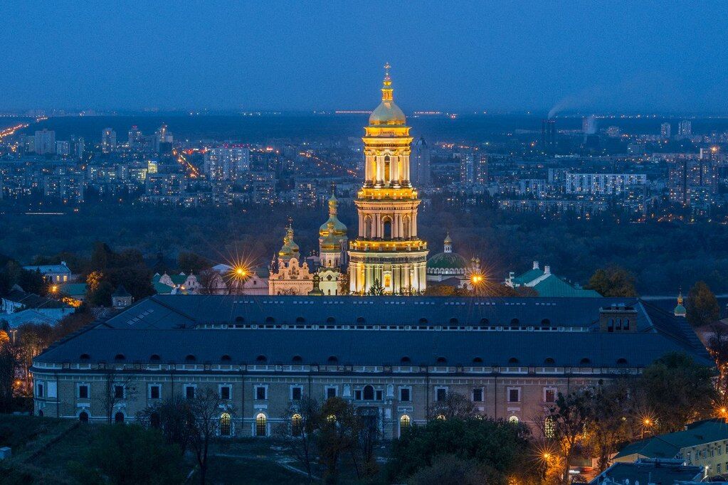 В сети появились фото вечернего Киева с крыш высоток