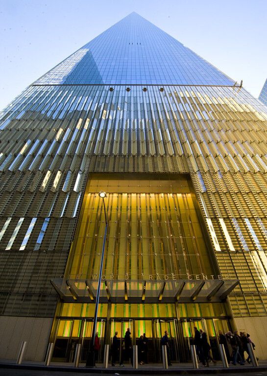 В Нью-Йорке спустя 13 лет после теракта открыли Всемирный торговый центр