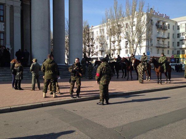 Новоизбранный главарь "ДНР" Захарченко принес присягу на Библии