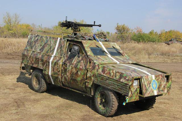 Волонтеры изобрели легкую и прочную броню для боевых машин украинской армии: опубликованы фото