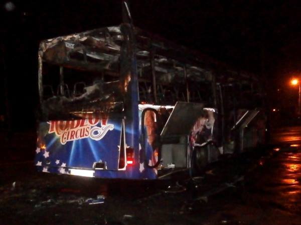 В Киеве сожгли цирковой автобус