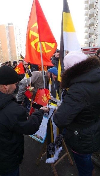 На околицах Москвы стартовал "Русский марш" националистов: их ждут десятки автозаков. Онлайн-трансляция