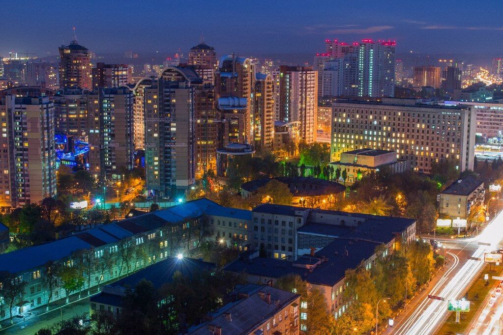 В сети появились фото вечернего Киева с крыш высоток