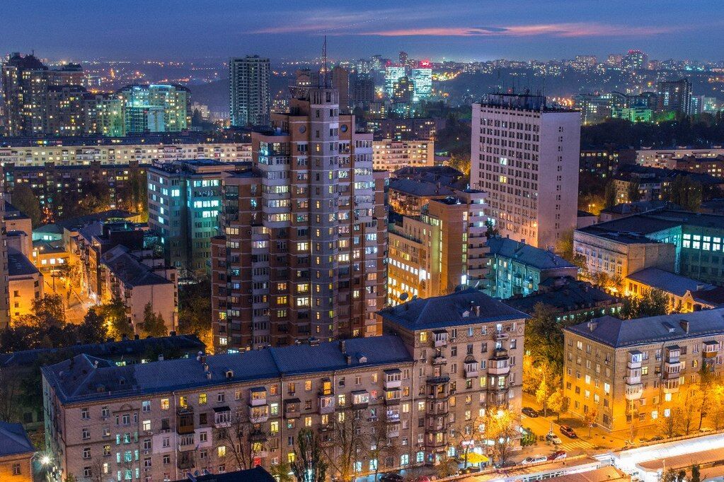 В сети появились фото вечернего Киева с крыш высоток