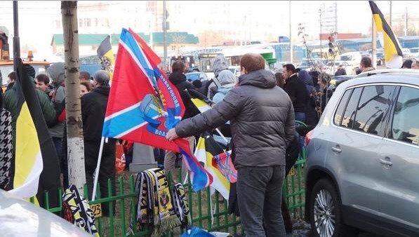 На околицах Москвы стартовал "Русский марш" националистов: их ждут десятки автозаков. Онлайн-трансляция