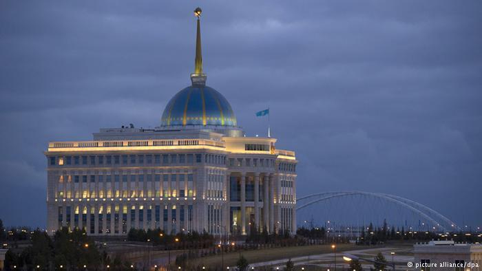 Манія величі і розкіш б'ють по очах. Палаци президентів і монархів світу