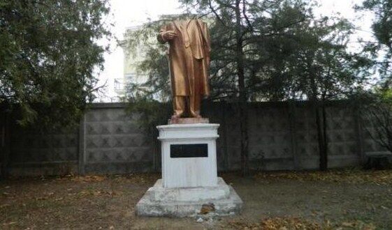 На Одесщине неизвестные обезглавили памятник Ленину и похитили бюст Жукова