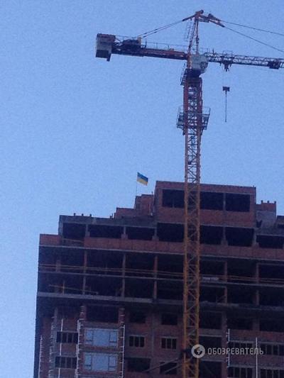В Киеве появился 11-этажный герб Украины
