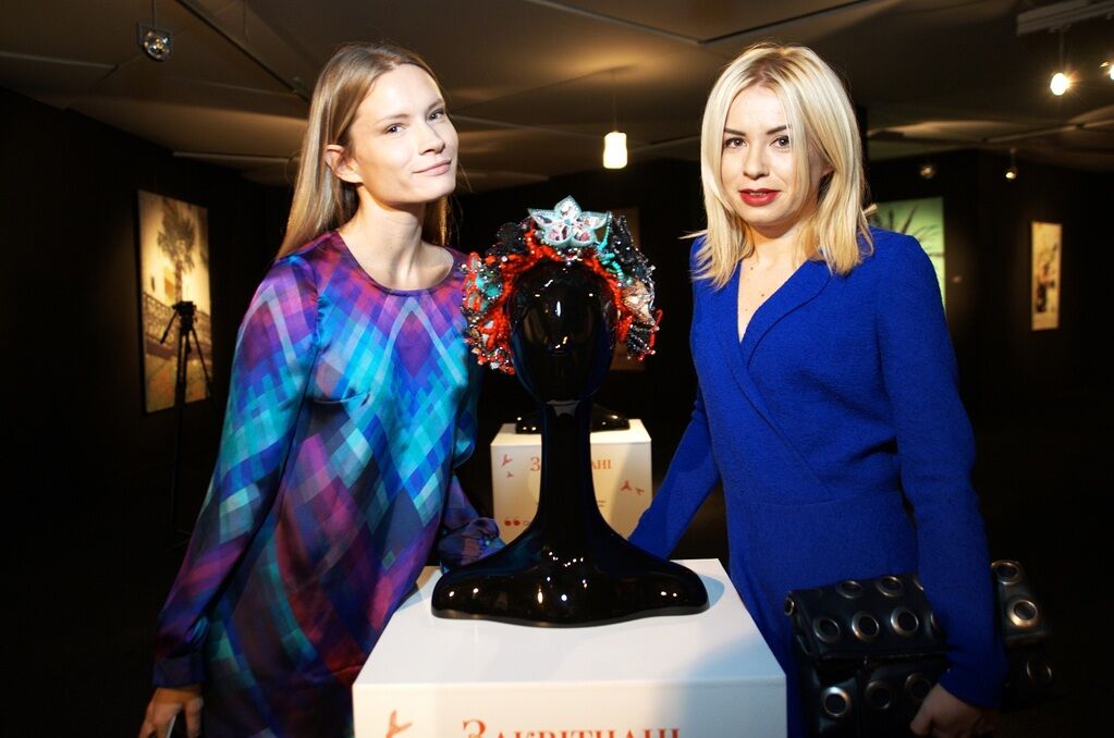 Украинские звезды посетили открытие патриотической выставки "Заквітчані"