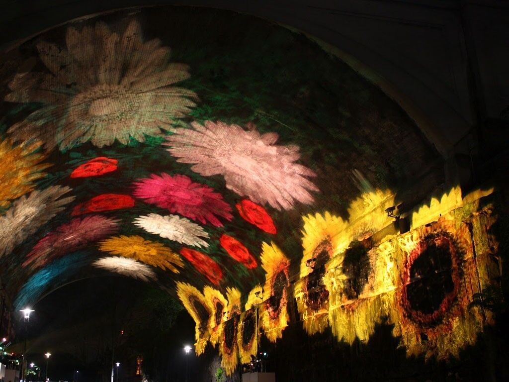 Необычный "расписной" тоннель во время фестиваля Vivid Sydney