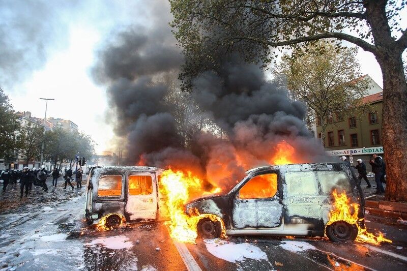 Брюссель в огне: протесты переросли в столкновения. Опубликованы фото