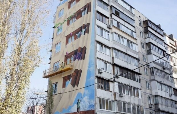 В Киеве на высотке появился 3D-рисунок