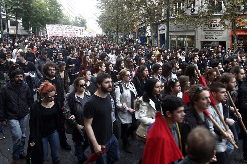 В Греції  учні "розбушувалися" - стали масово захоплювати школи