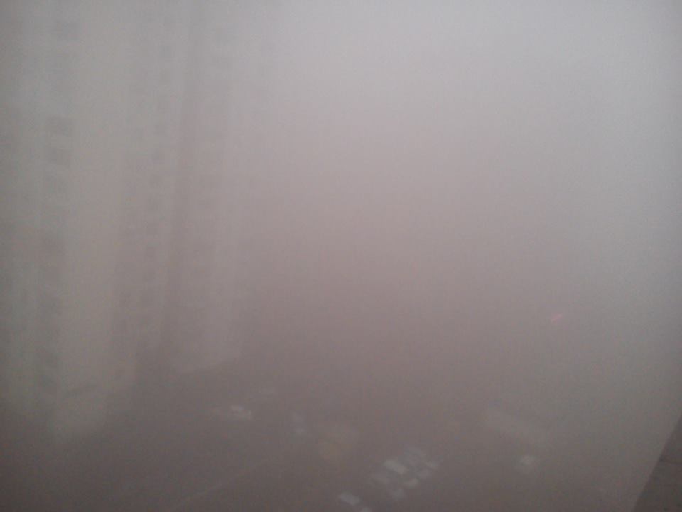 Киев накрыло сильным туманом: ГАИ дала рекомендации водителям