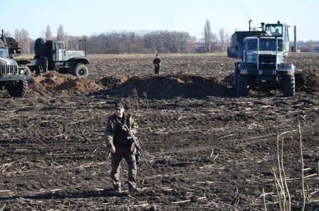 З'явилися фото будівництва трьох ліній оборони на Донбасі