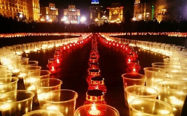 В 22 городах Украины одновременно зажгли огромные тризубы за единство страны: фотофакт