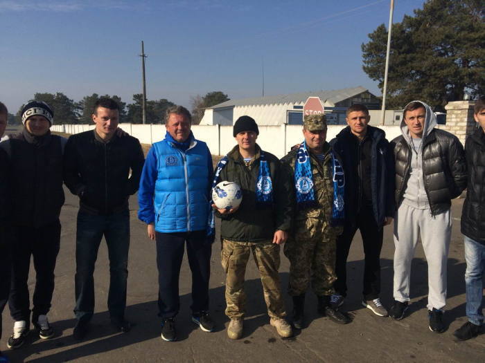 Футболисты "Днепра" проведали в госпитале бойцов АТО