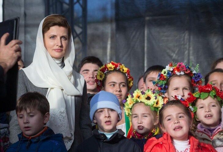Порошенко с первой леди молились за детей-сирот: опубликованы фото