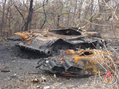 Страшные кадры и рассказы с поля боя на Донбассе: записка "позвоните маме" и горелая земля