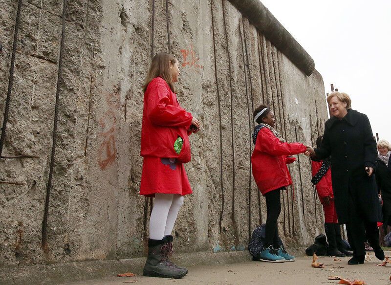 В Германии отмечают 25-летие падения Берлинской стены: опубликованы фото торжеств 