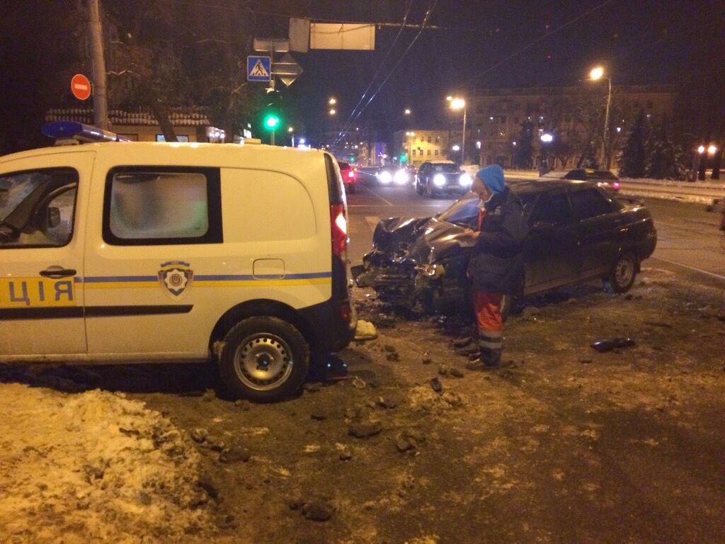 В Харькове милицейская машина протаранила легковушку: фото ДТП