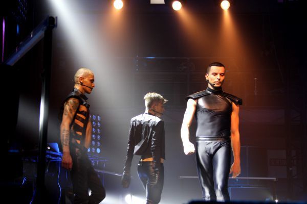 Kazaky в Киеве – страстные движения на шпильках и толпы поклонниц