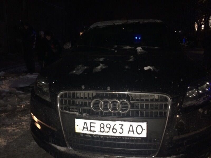 Днепропетровского прокурора задержали пьяным на угнанном авто и с пакетом долларов