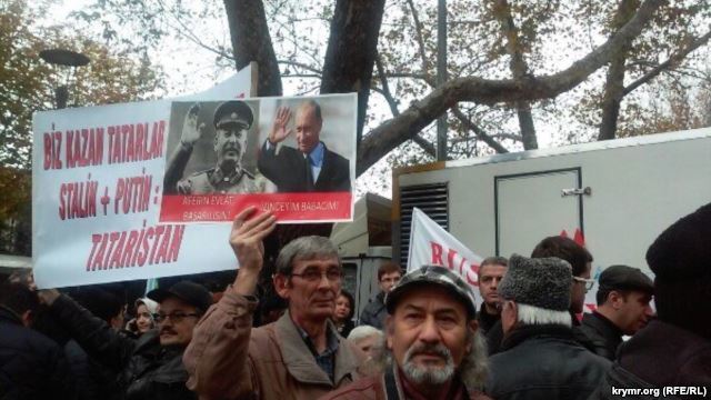"Путін, геть із Криму!": У Туреччині протестували проти візиту президента РФ