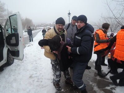 В Киеве пара во время прогулки провалилась под лед