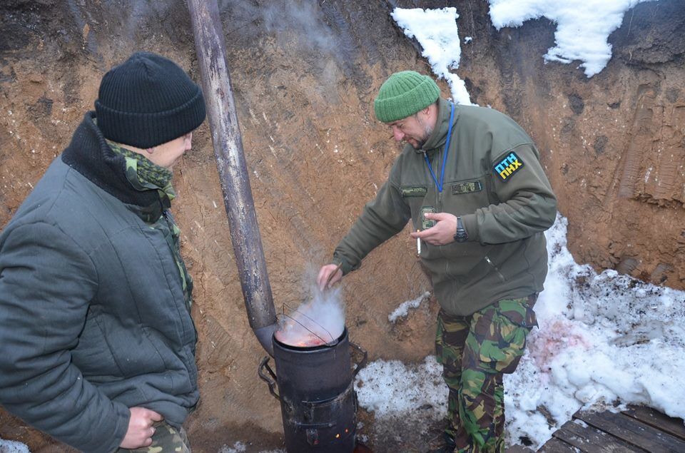 "Особлива укропська магія": опубліковано фото приготування солдатами борщу в зоні АТО