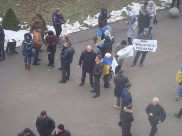В Запорожье люди Ляшко ворвались на сессию горсовета, мэр готов идти воевать в АТО