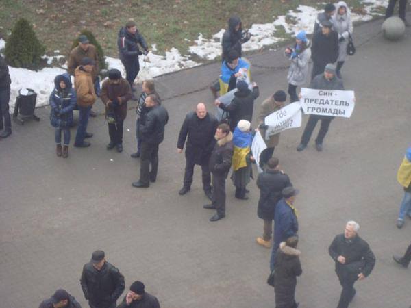 У Запоріжжі люди Ляшка увірвалися на сесію міськради, мер готовий йти воювати в АТО