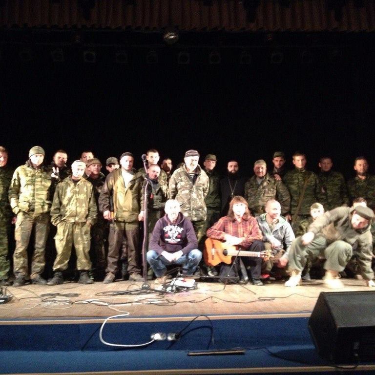 Опубліковані фото "аншлагових" концертів православних рокерів для терористів