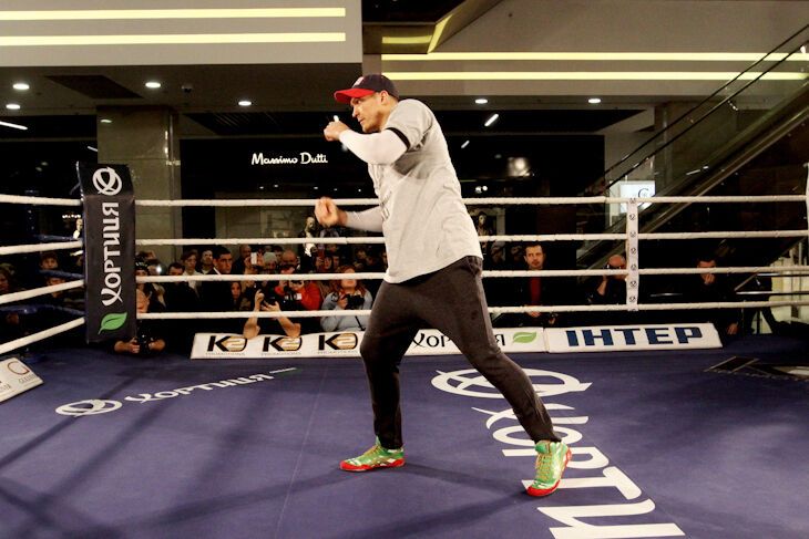 Усика "нокаутировал" 5-летний ребенок