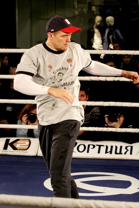 Усика "нокаутировал" 5-летний ребенок