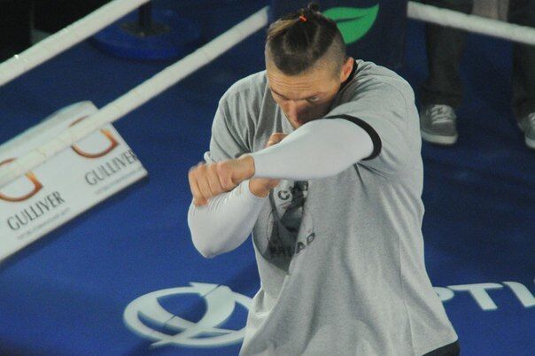 Усика "нокаутировал" 5-летний ребенок